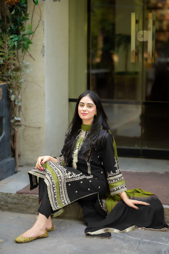Lawn 3PC Embroidered ( Unstitched )