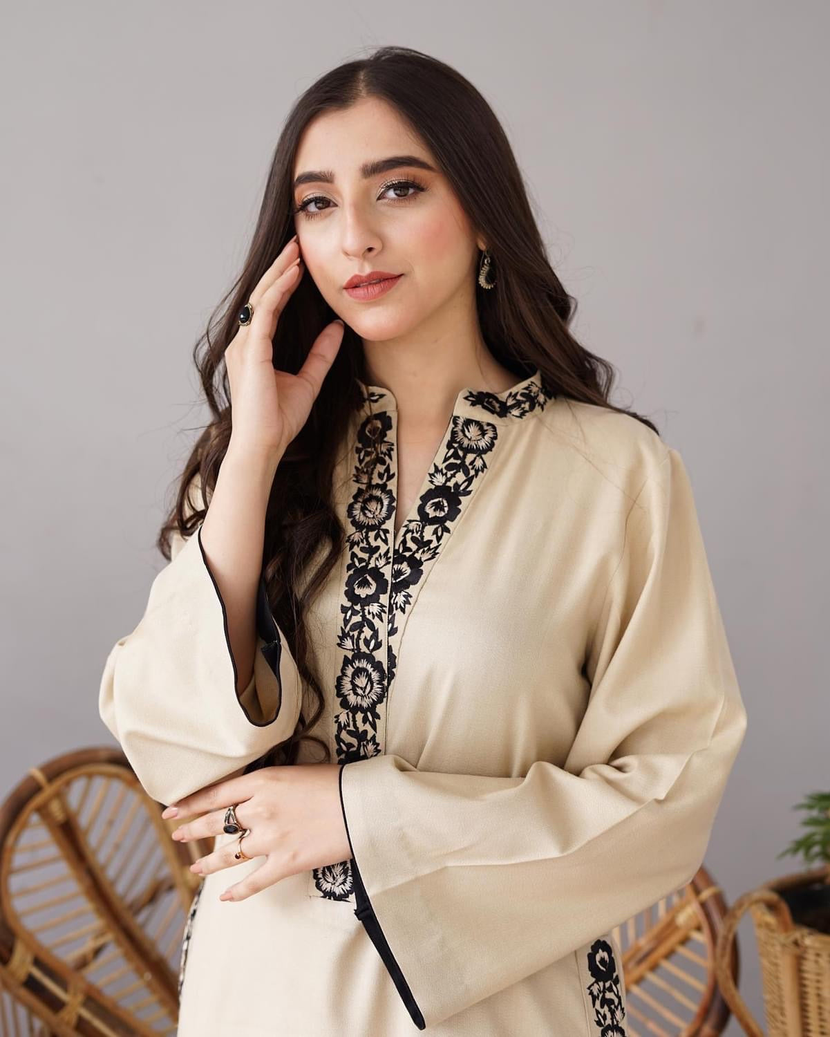 Heavy Embroidered Dhanak Suit (Embroidered Dhanak Shawl)